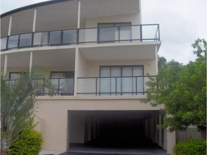 2/27 Webb street, Margate QLD 4019