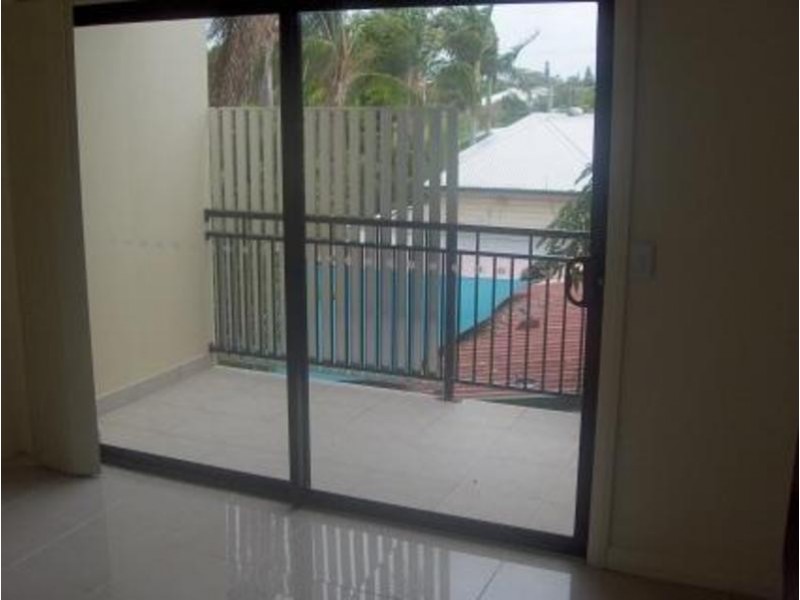 2/27 Webb street, Margate QLD 4019