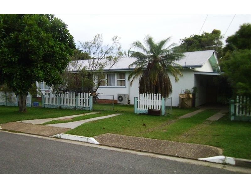 16 KABURA, Clontarf QLD 4019