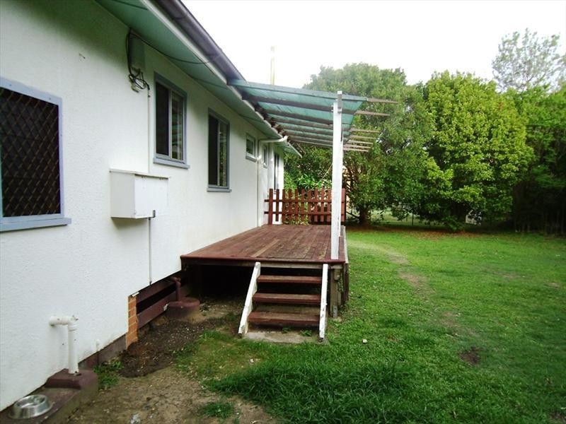 16 KABURA, Clontarf QLD 4019