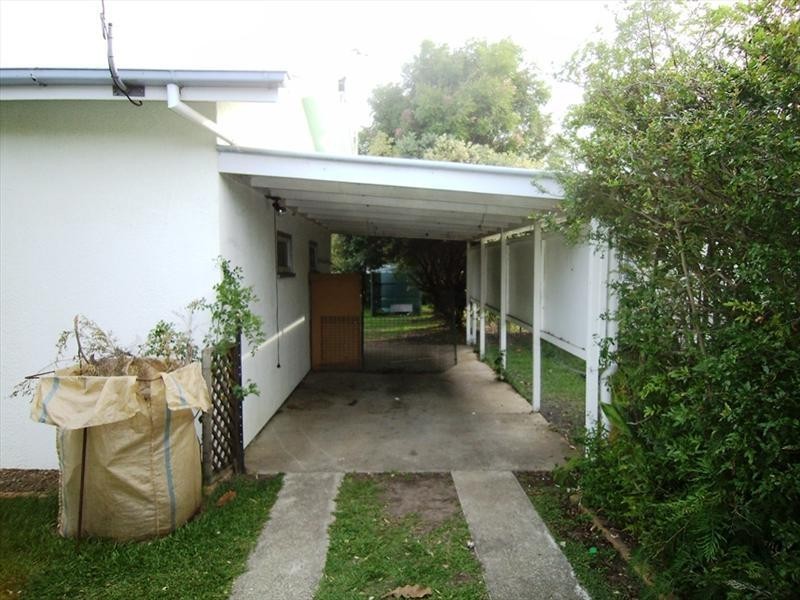 16 KABURA, Clontarf QLD 4019
