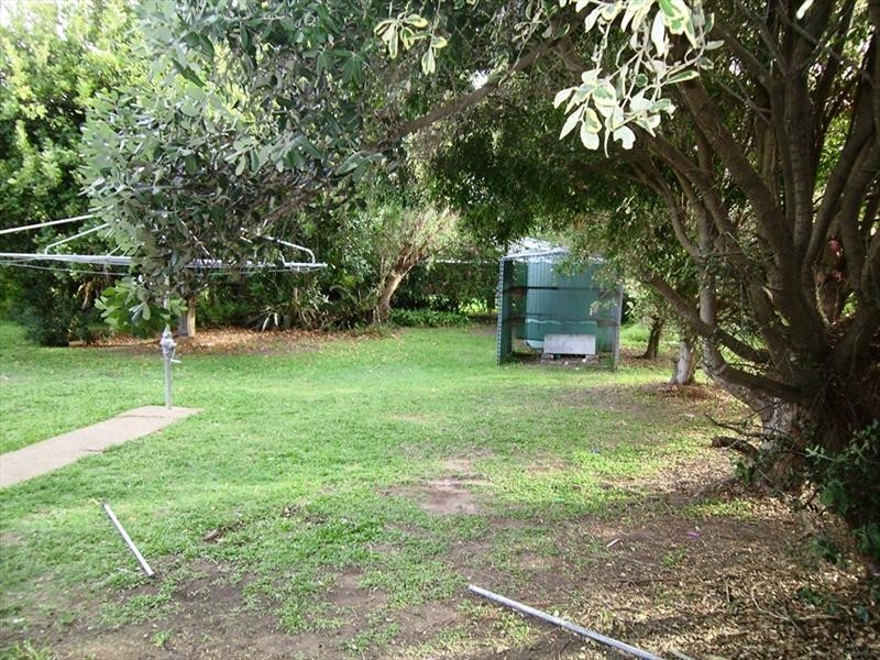 16 KABURA, Clontarf QLD 4019