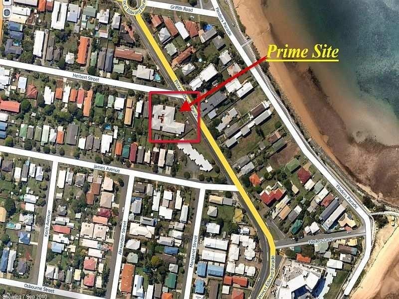 135 prince edward parade, Scarborough QLD 4020