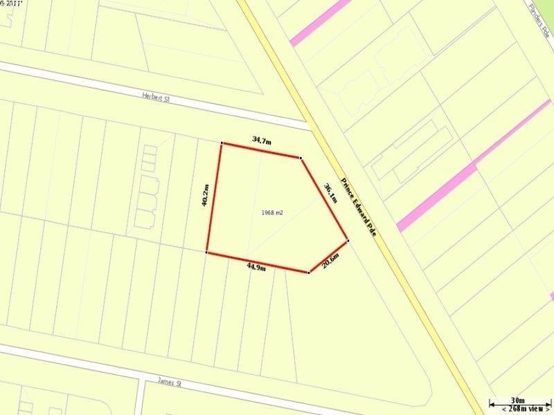 135 prince edward parade, Scarborough QLD 4020