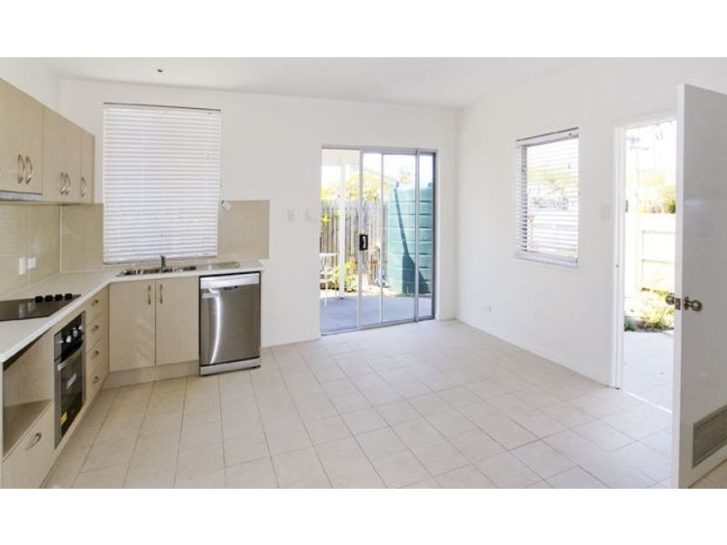 1/564 OXLEY AVENUE, Scarborough QLD 4020