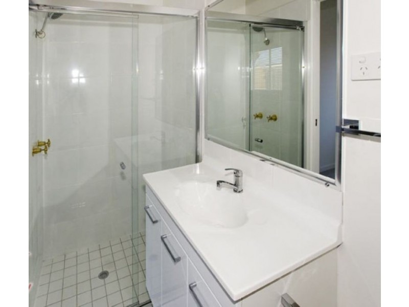 4/564 OXLEY AVENUE, Scarborough QLD 4020