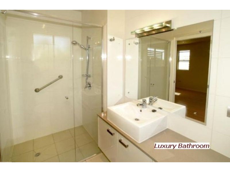 1/2 QUEEN STREET, Scarborough QLD 4020