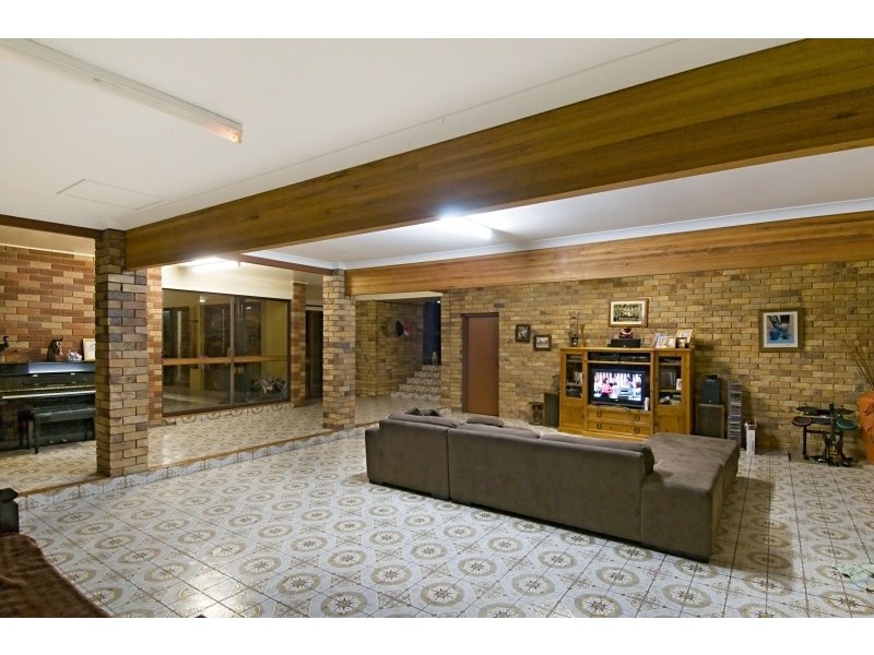 1 moore, Kurwongbah QLD 4503