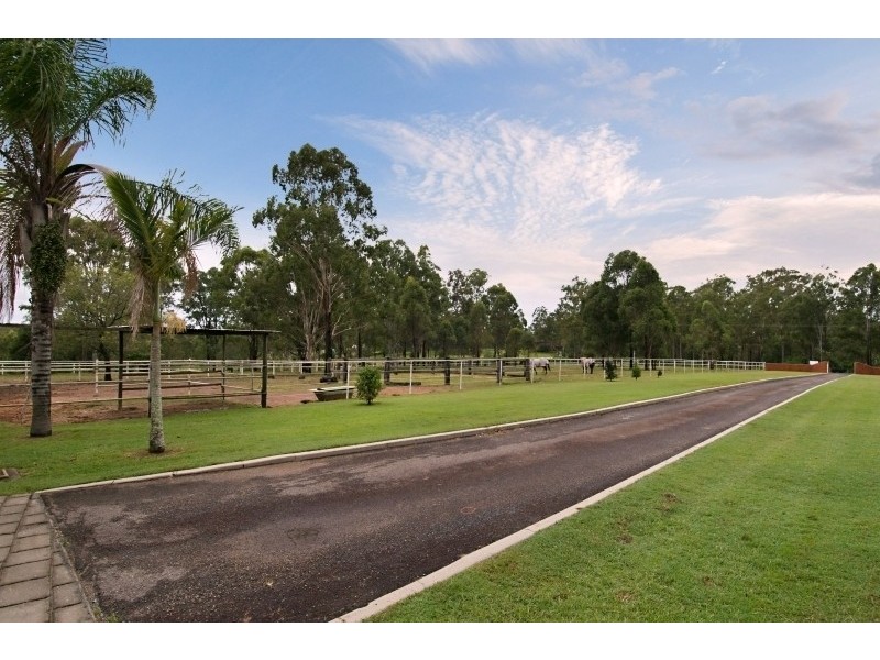 1 moore, Kurwongbah QLD 4503