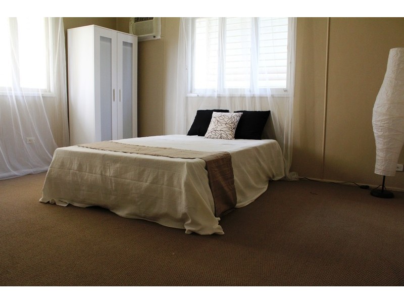 21 McNEILL RD, Kallangur QLD 4503