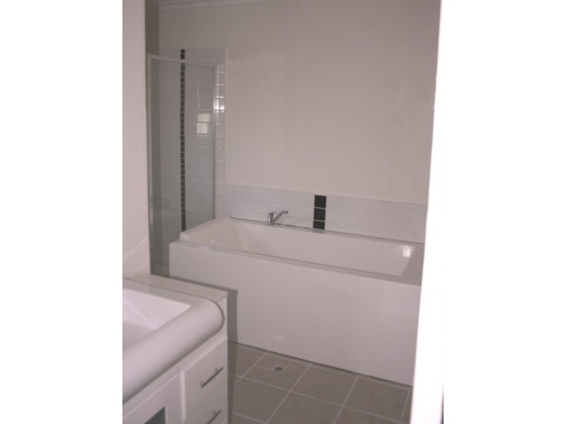 21 McNEILL RD, Kallangur QLD 4503