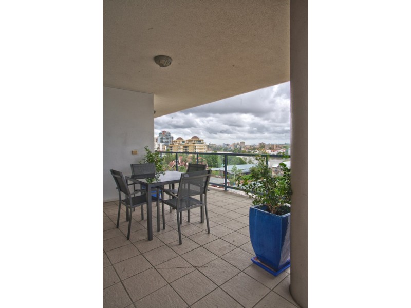 24/19 Thorn St, Kangaroo Point QLD 4169