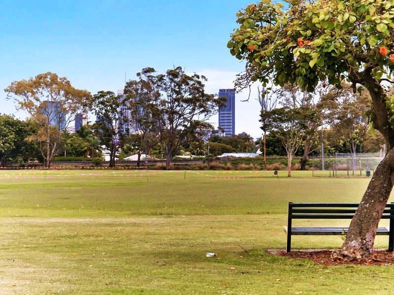23 Adina St, Norman Park QLD 4170