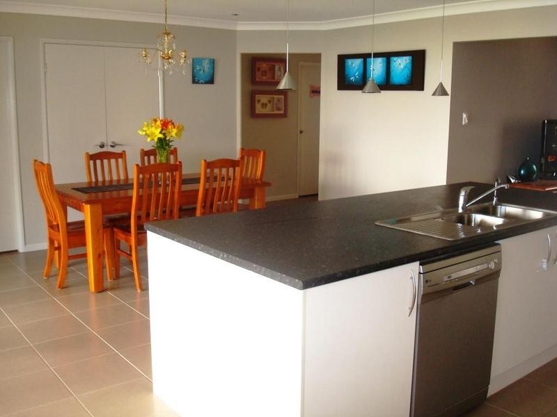 28  Kinglake Ave, Springfield Lakes QLD 4300