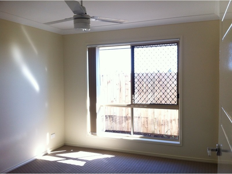2/102 Sarah Drive, Yamanto QLD 4305