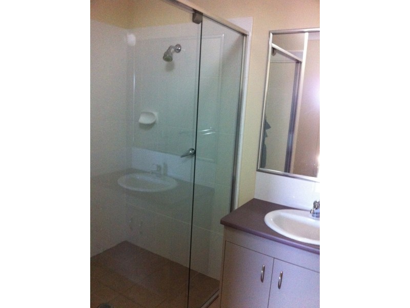2/102 Sarah Drive, Yamanto QLD 4305