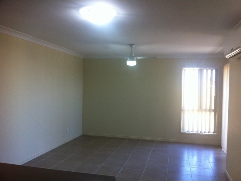 2/102 Sarah Drive, Yamanto QLD 4305