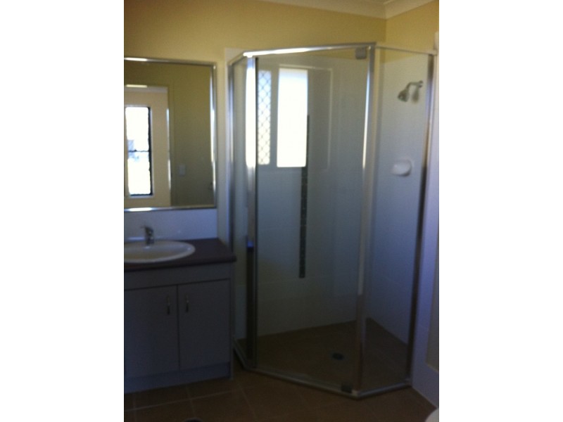 1/100 Sarah Drive, Yamanto QLD 4305