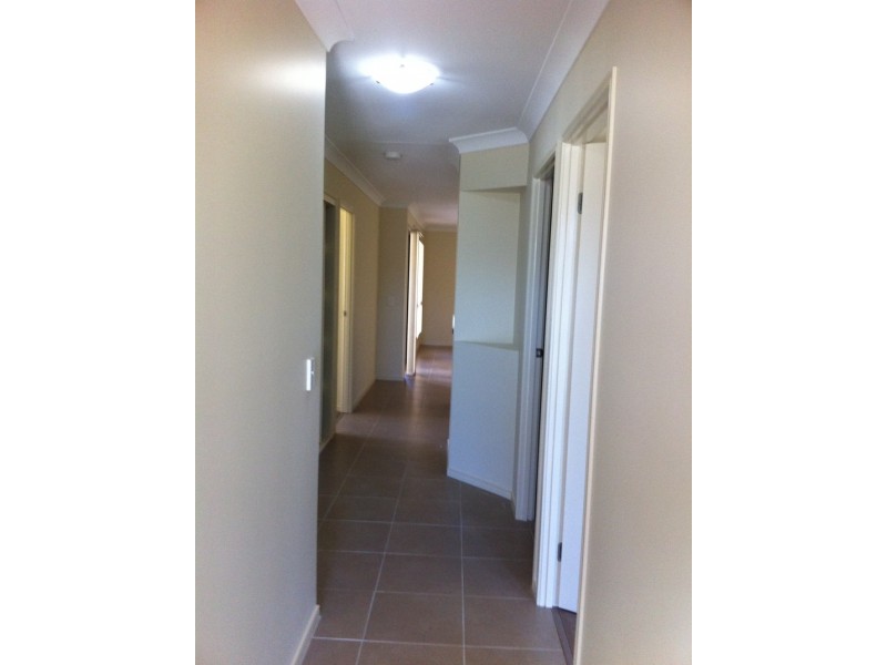 1/100 Sarah Drive, Yamanto QLD 4305