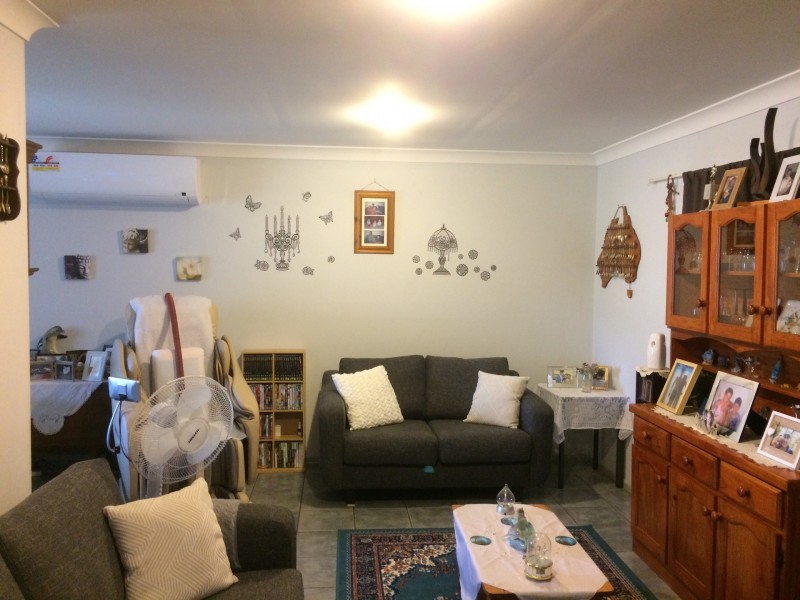 33 SOLANDRA CIRCUIT, Regents Park QLD 4118