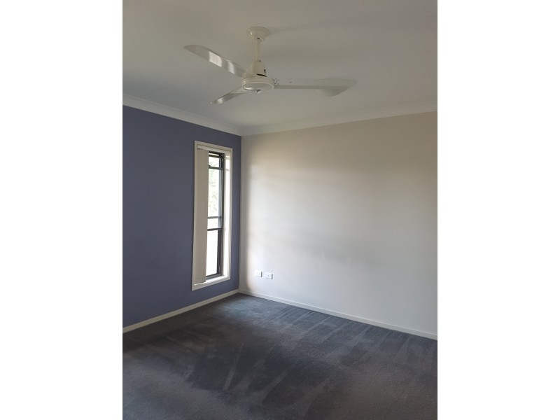 4 Deschamps Close, Loganlea QLD 4131