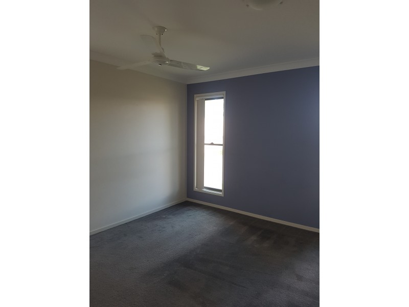 4 Deschamps Close, Loganlea QLD 4131