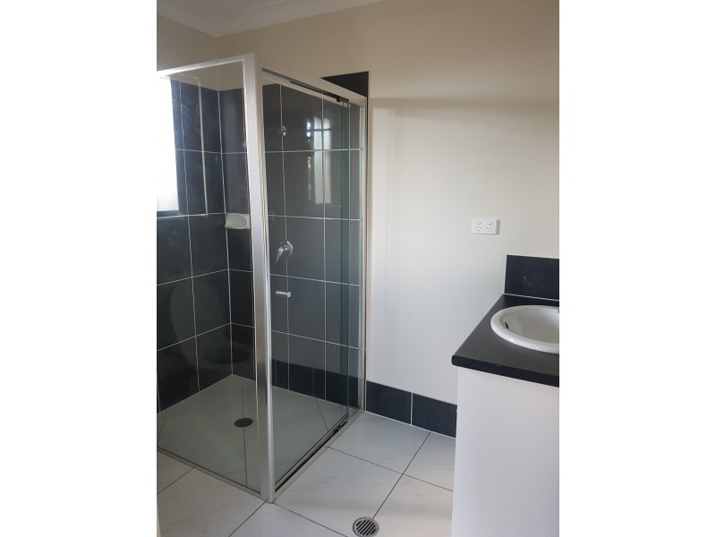 4 Deschamps Close, Loganlea QLD 4131