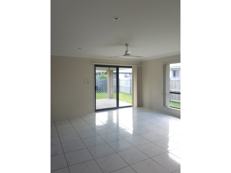 4 Deschamps Close, Loganlea QLD 4131