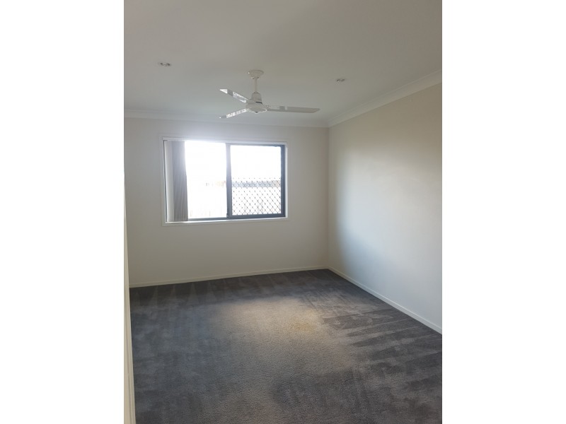 4 Deschamps Close, Loganlea QLD 4131