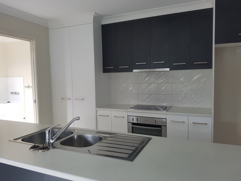 4 Deschamps Close, Loganlea QLD 4131