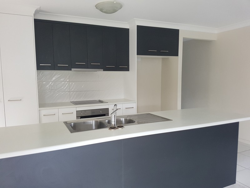 4 Deschamps Close, Loganlea QLD 4131