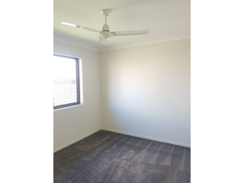 4 Deschamps Close, Loganlea QLD 4131