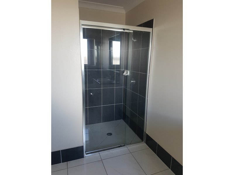4 Deschamps Close, Loganlea QLD 4131