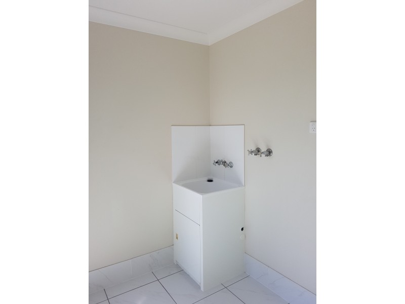 4 Deschamps Close, Loganlea QLD 4131