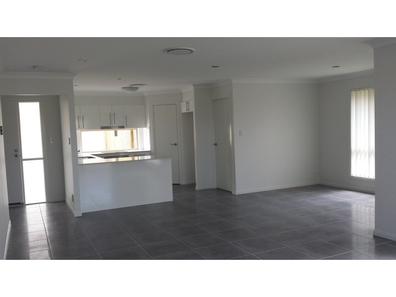 2/4 Sandalwood Street, Thornlands QLD 4164