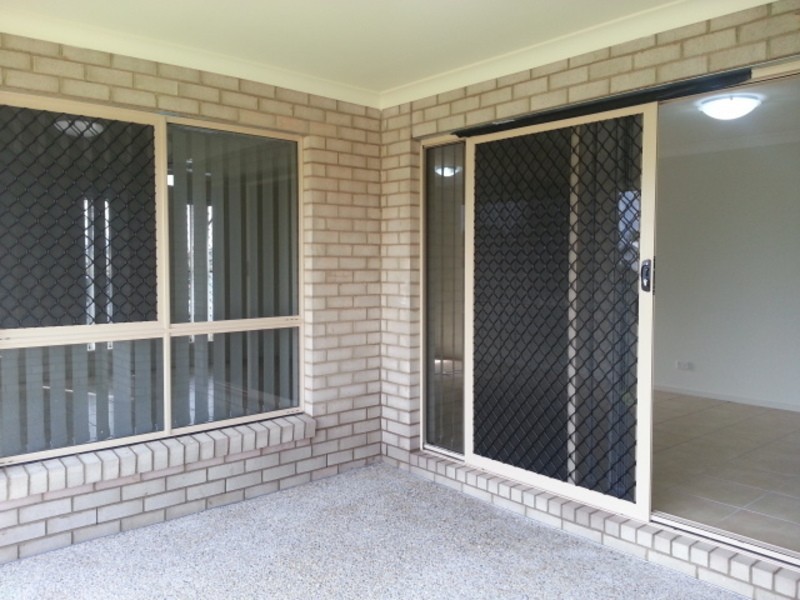 2/7 Jared Court, Yamanto QLD 4305