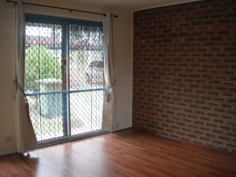 4/4 Conoble street, Eagleby QLD 4207