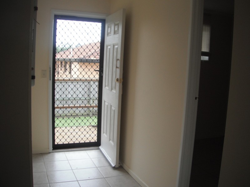 4/4 Conoble street, Eagleby QLD 4207