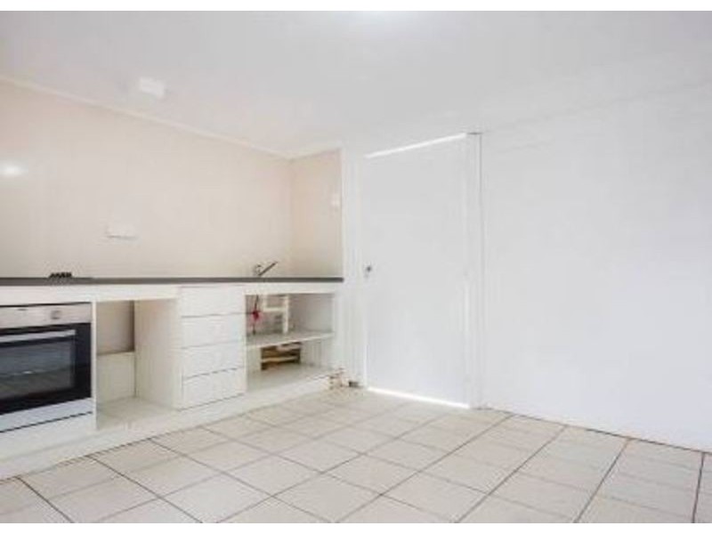 4 Woody Avenue, Kingston QLD 4114