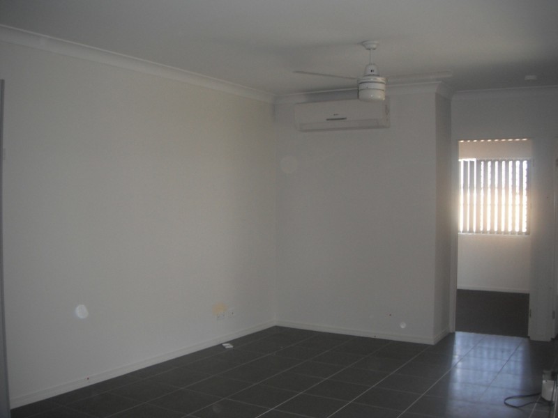 2/54 Stringybark Street, Regents Park QLD 4118