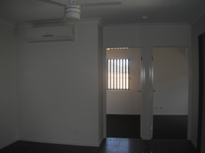 2/54 Stringybark Street, Regents Park QLD 4118