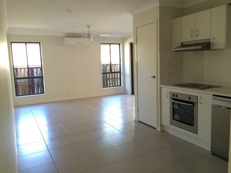 2/14 Bahrs Point Drive, Bahrs Scrub QLD 4207