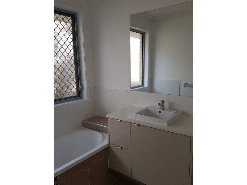 7 Boronia Street, Deebing Heights QLD 4306