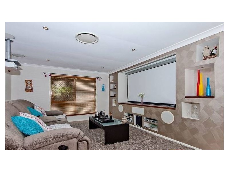 37 Cambridge Crescent, Fitzgibbon QLD 4018