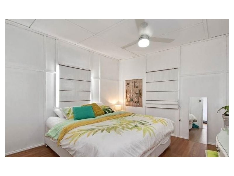 26 Mclennan Street, Woody Point QLD 4019