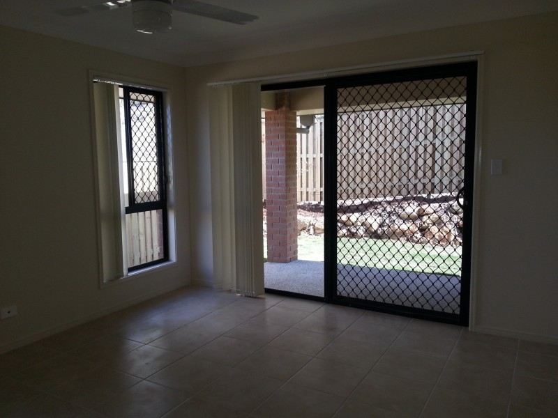 2/12 Bahrs Point Drive, Bahrs Scrub QLD 4207