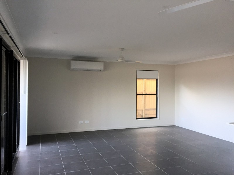 8 Mount Glorious Street, Park Ridge QLD 4125