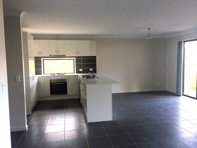 8 Mount Glorious Street, Park Ridge QLD 4125