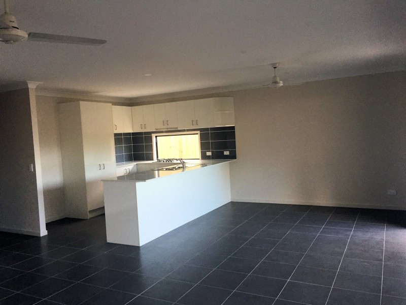 8 Mount Glorious Street, Park Ridge QLD 4125