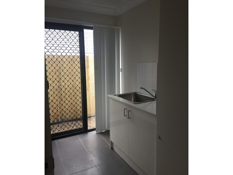 8 Mount Glorious Street, Park Ridge QLD 4125